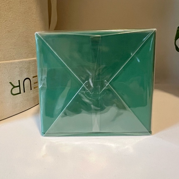 La Mer The Moisturizing Soft Cream 1 oz. - Picture 6 of 7